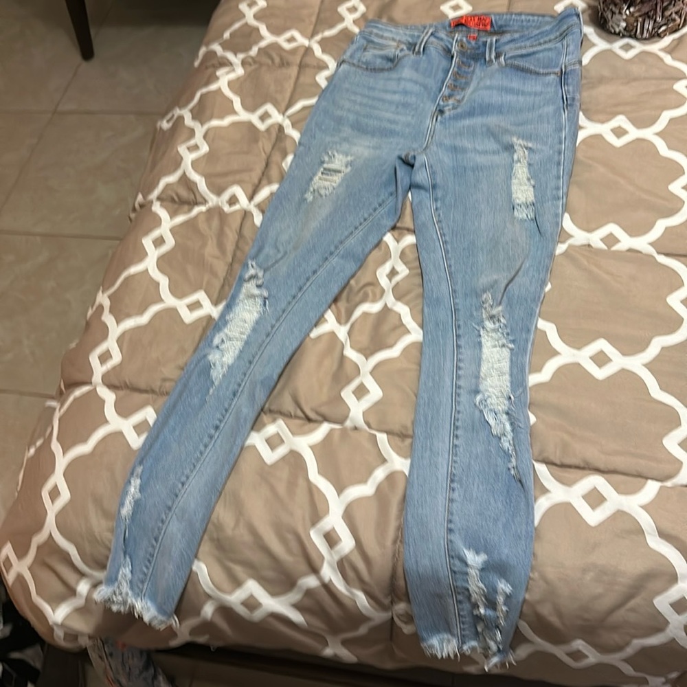 cute little skinny jeans. Never used however tags were removed. Good condition